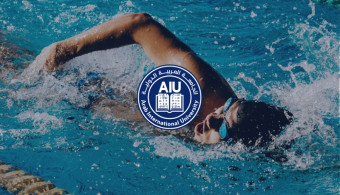 إعلان مشاركة في بطولة السباحة القصيرة المفتوحة  في المسبح المغلق ضمن  المنشأة الرياضية في الجامعة العربية الدولية 