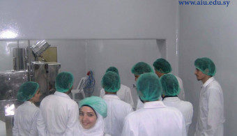 رحلة علمية إلى معمل الفارس للصناعات الدوائية