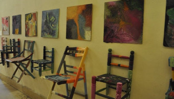 مشروع تصميم لوني لكرسي قديم مستوحى من الطبيعة