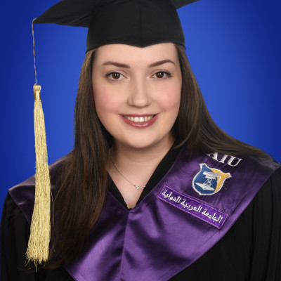 لانا الصيدلي