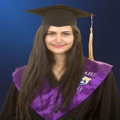 نادين القباني